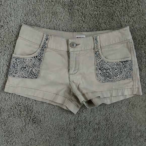 Khaki shorts with funky pattern - Picture 1 of 6